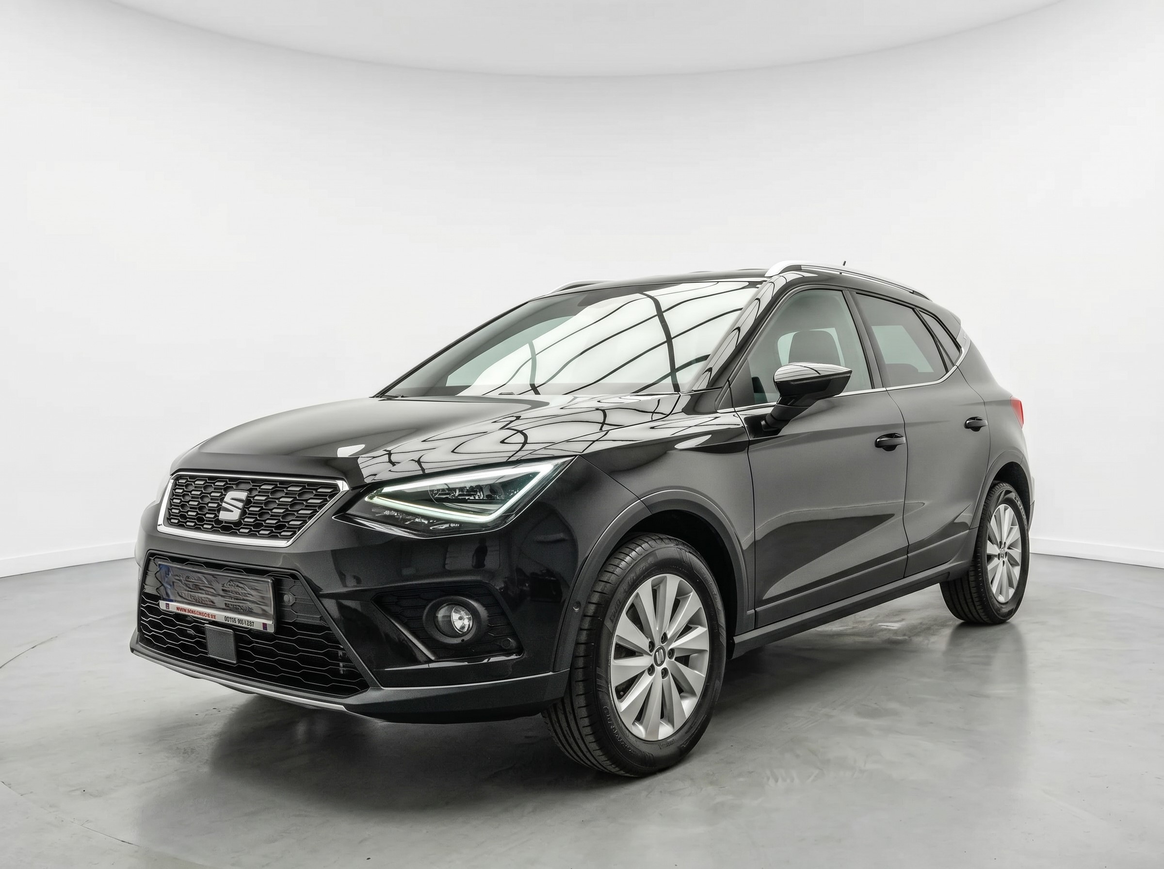 Seat Arona automat (sau similar)