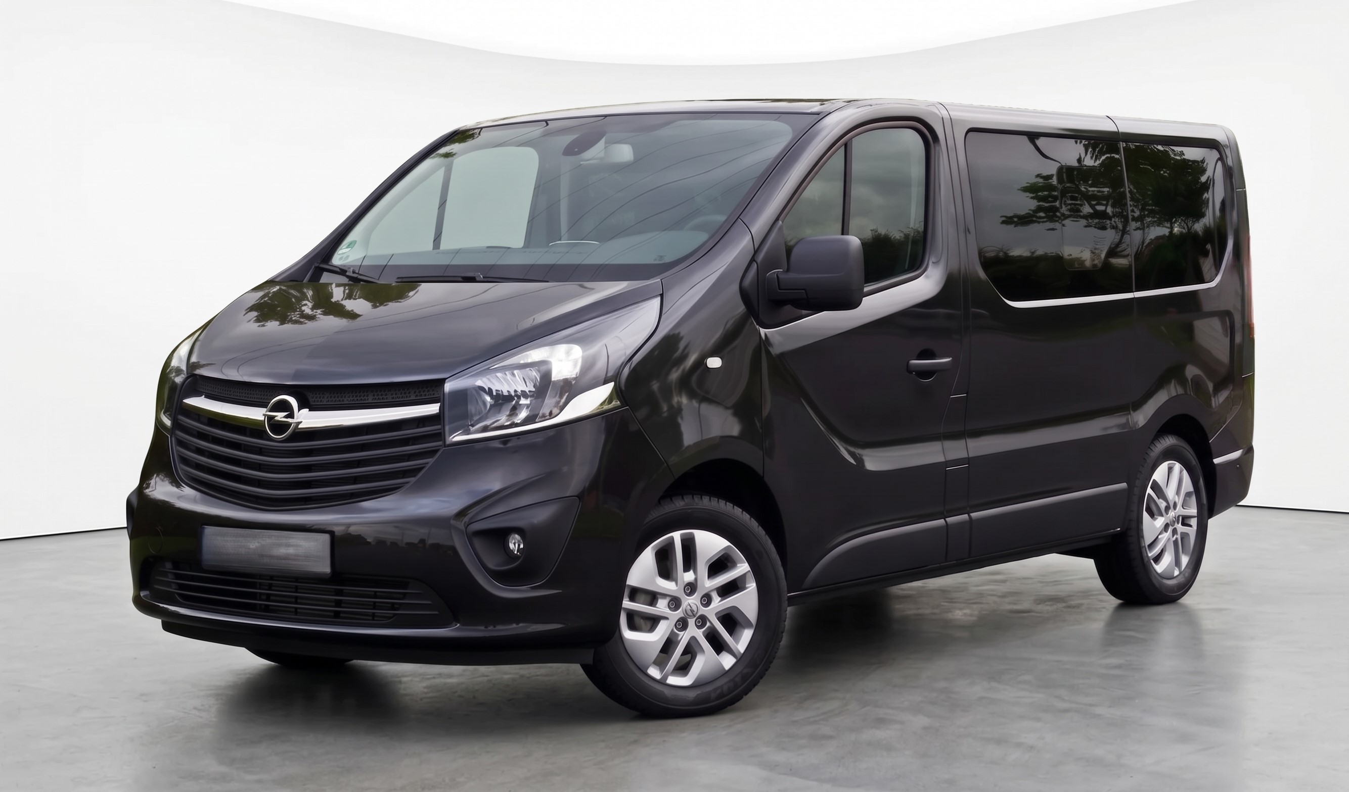 Opel Vivaro 8+1 ( 9 locuri ) (sau similar)